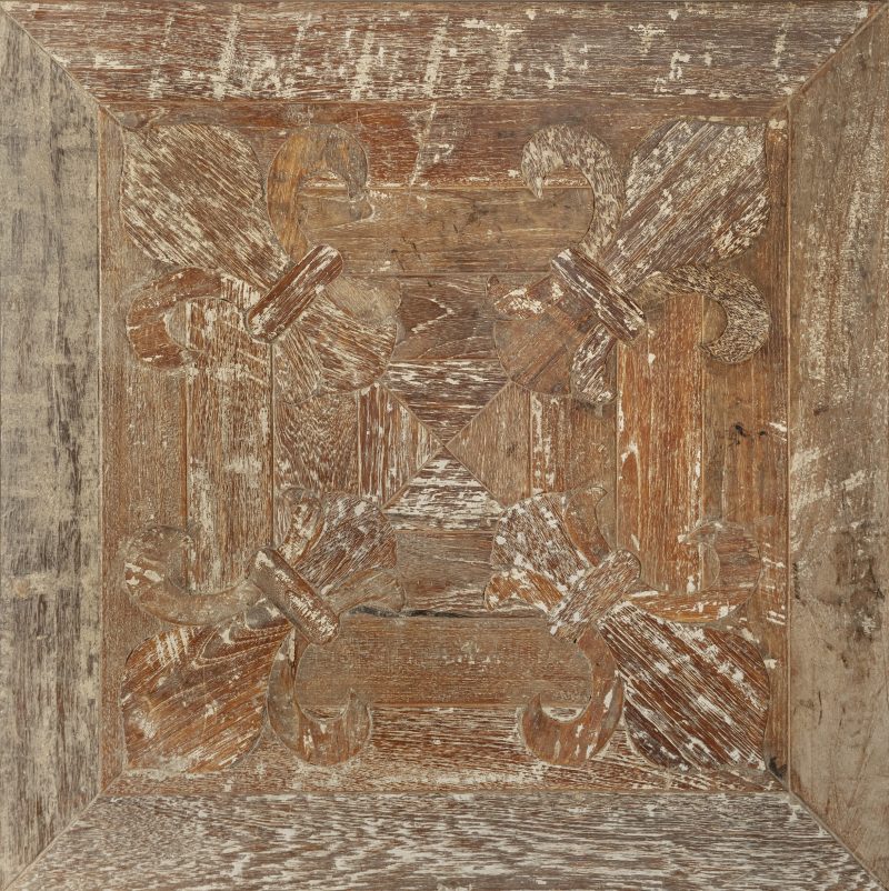 Pavimento intarsiato a giglio in teak antico